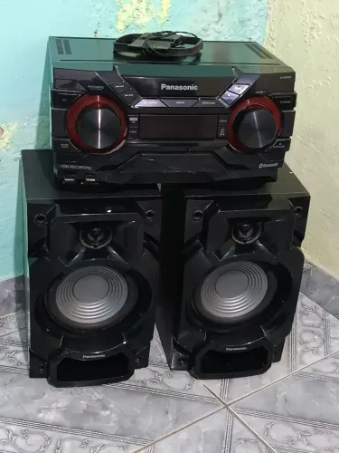 Só com defeito para vender para retirada de peça para quem quiser ajeitar