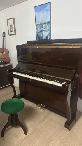 Piano Essenfelder 138B estado novo! Uma referencia