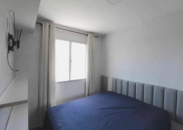 Apartamento ( 2 dormitórios ) , aluguel anual com caução e com mobília. 