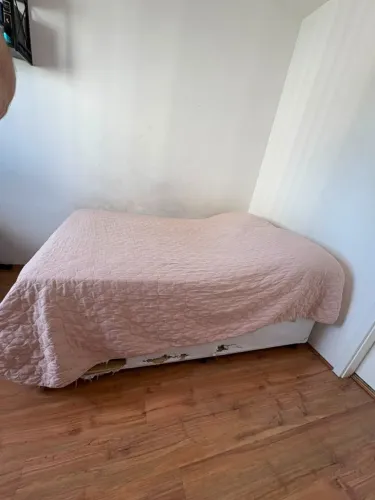 Cama Baú Viúva Tecido Rasgado mas Estrutura Intacta