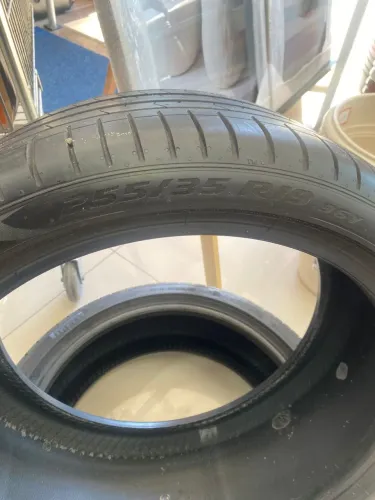 Pneus 255/35
