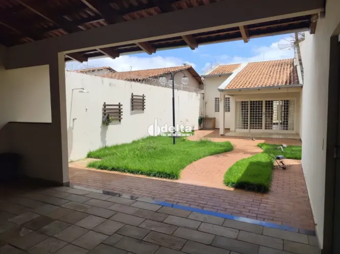 Casa residencial com 4 quartos sendo 1 suíte disponível para locação e venda no bairro Cid