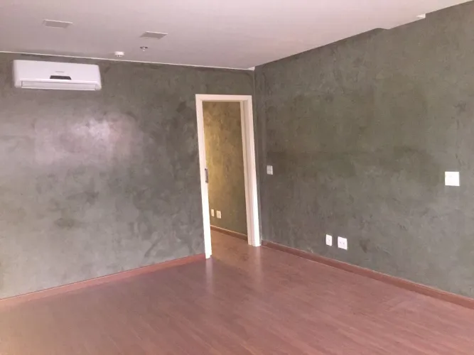 Sala comercial reformada no Sudoeste - Capital Financial Center