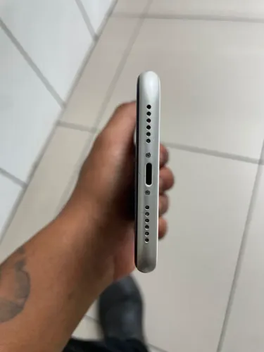 iPhone 11 Branco 64GB - Perfeito Funcionamento (Apenas Detalhes)