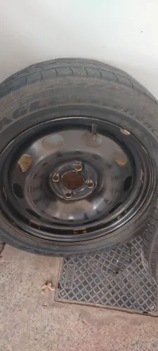 Rodas aro 15 /195/55 2 pneus bons pra roda e 2 meia vida igual da foto 
