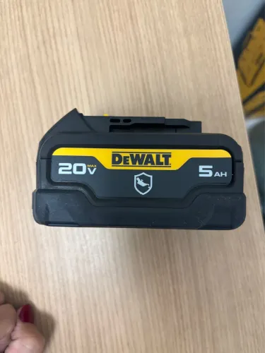 Bateria 5ah dewalt 20v a prova de óleo!!