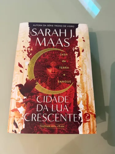 ? DESAPEGO: Cidade da Lua Crescente (Casa de Terra e Sangue) - Sarah J. Maas ?