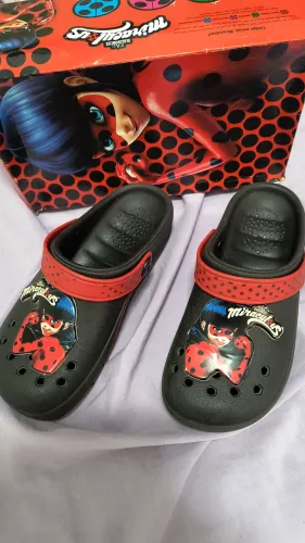 Crocs Ladybug 31 na caixa