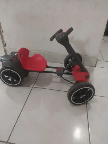 Vendo carrinho tipo kart elétrico para crianças de 1 a 7 anos suporta até 70 kg