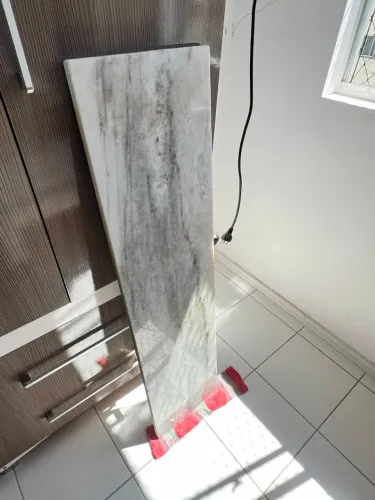  PEDRA DE MARMORE BRANCO RAJADO DE CINZA