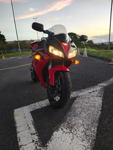 Honda CBR1000RR Fireblade 2006 totalmente revisada, moto íntegra