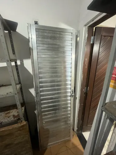 Vende-se porta de alumínio