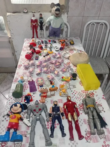 Lote de brinquedo