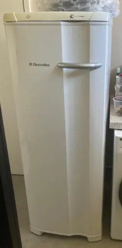 Freezer Electrolux Vertical FE22 220V 173L