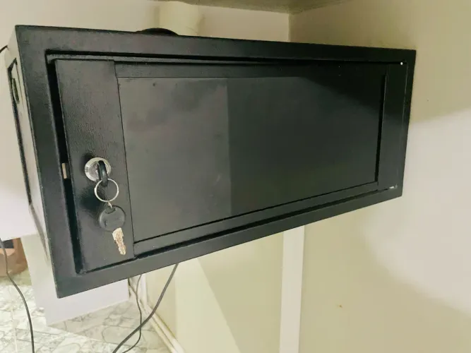 Hack Metal com Porta de Vidro de Parede