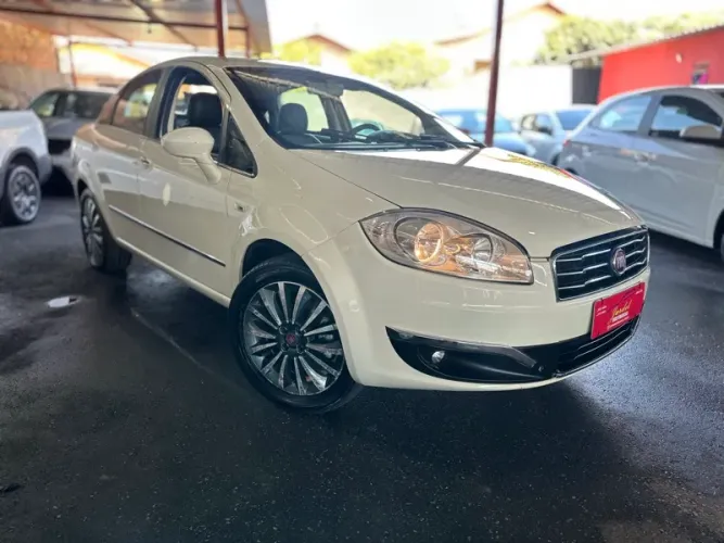 Fiat Linea Essence Dualogic 1.8 Flex 16V 4P 2015