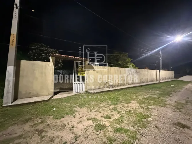 CASA A KM DO MAR COM ÁREA GOURMET E PISCINA, 3 QUARTOS, 1ST, VÁRIAS VAGAS DE GARAGEM, EM F