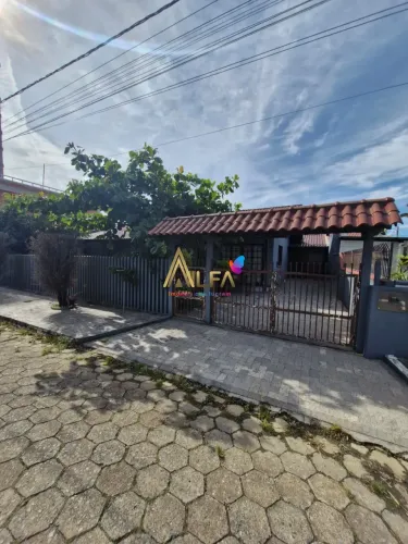 Casa com Piscina a 400 Metros da Praia no Centro de Penha | Espaço Gourmet + 4 Q