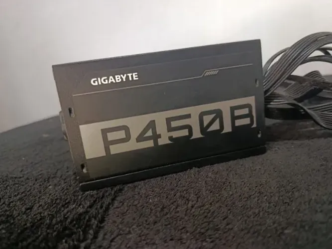 Fonte 450B Gigabyte ?