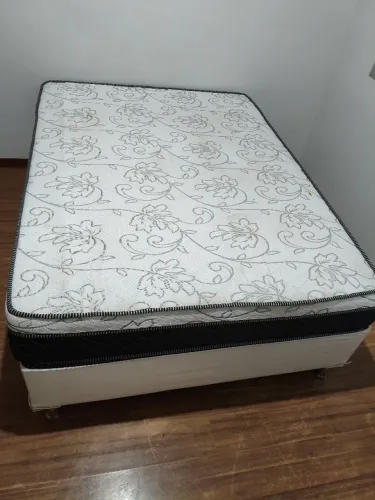 Cama box usada, tamanho casal normal