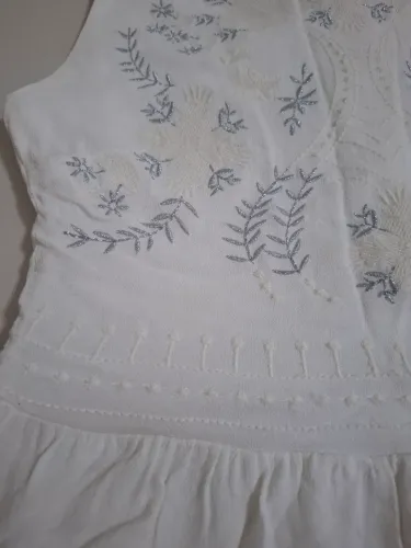 Vestido Zara branco com bordados prateados