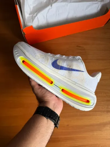 Tênis Nike Vomero Premium White Lapis Total Orange