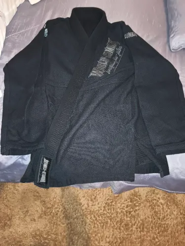 Kimono completo jiu-jitsu A1, acompanha também uma faixa branca