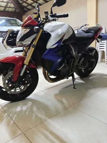 HONDA CB 1000R 2012 - vendo ou troco 