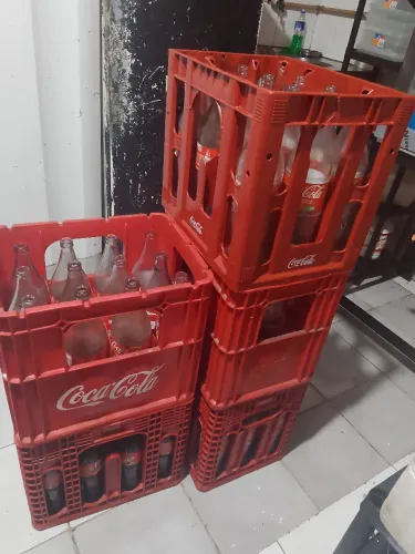 Vendo essa grades de coca 1 LT de vidro vazias , retirada na cidade nova 8<br>50.00 cada