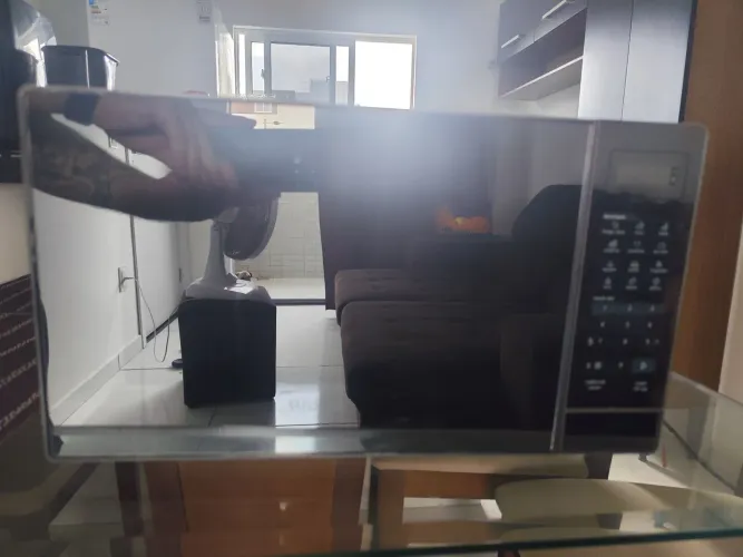 Microondas Midea 20 LT espelhado 