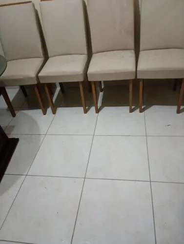 Vende-se 4Cadeiras pra sua mesa.