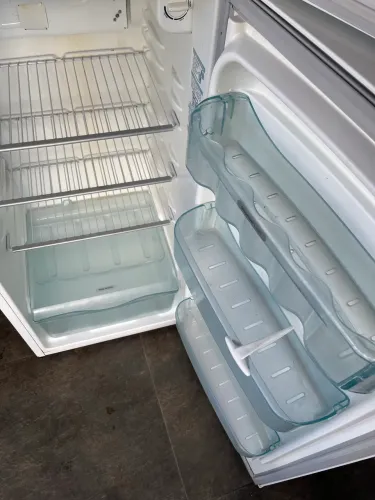 Vende se geladeira eletrolux gelo seco funcionando perfeitamente 