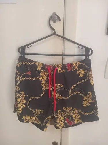 Short estampado da Forever 21 tamanho médio acima do joelho