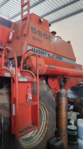 Colheitadeira Massey Ferguson 5650