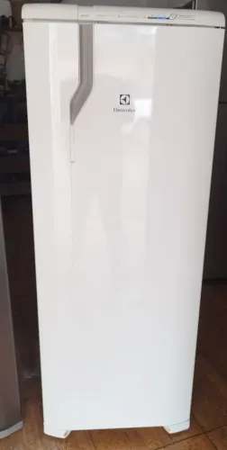 Geladeira Electrolux Frost Free RFE39 322L 127V