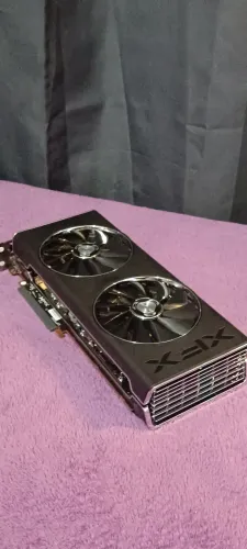 XFX RX 5700XT Ultra Thic II 8GB GDDR6 Completa