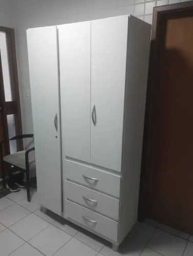 Guarda roupa de MDF solteirão semi novo pra vim buscar aqui em porta larga 