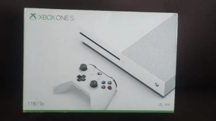 XBox One S + Jogo em mídia física Red dead redemption 2.