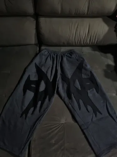 Calça Reta Stitched Cinza Escura com Preto - Mental Madness