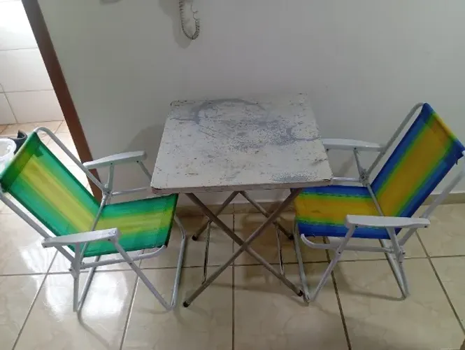 Mesa e cadeiras