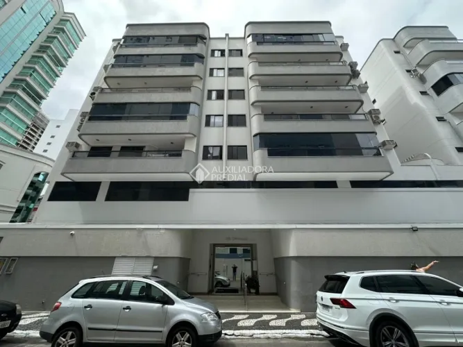 APARTAMENTO NA QUADRA MAR A VENDA NO CENTRO DE ITAPEMA, 50M DO MAR!!