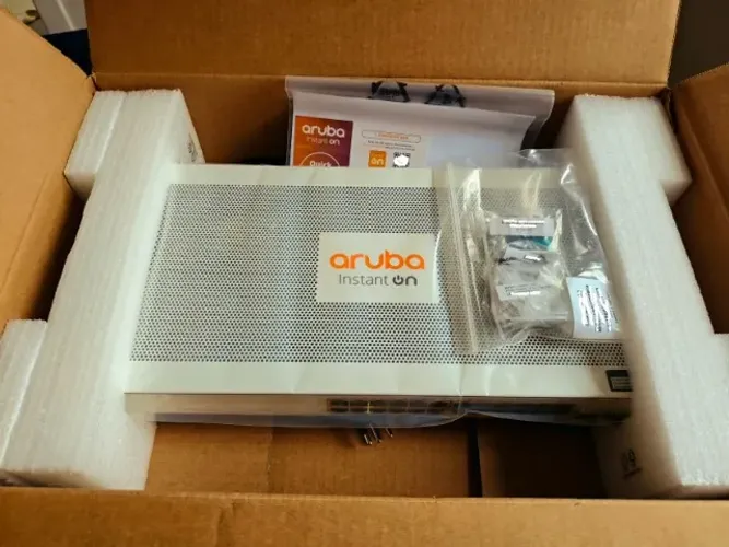 Switch Aruba Instant On 1830 24G 2SFP (JL812A) - Novo, nunca usado