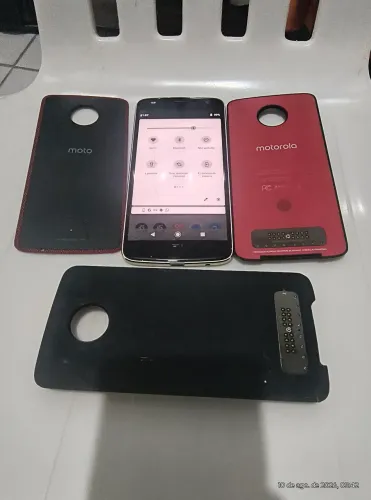 Moto Z2+snaps trinco na tela+não atrapalha o uso