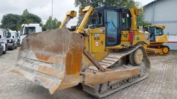 Trator de esteira CAT D6 Ano 2022 10.715h CURITIBA/PR