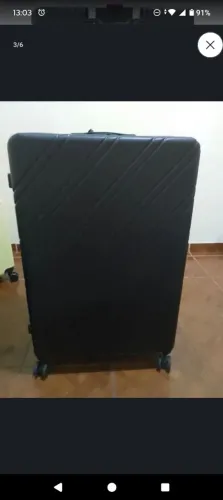 Mala bem grande material maciço.
