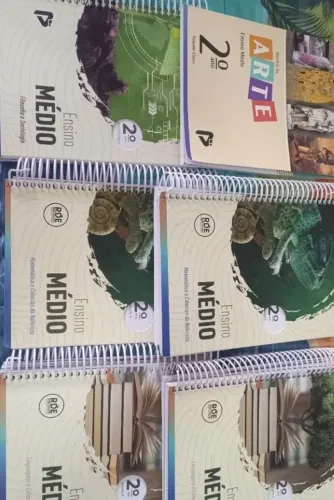 Livros   2° ano ensino médio editora Pro Raiz