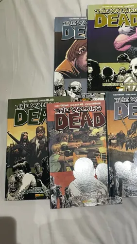 The Walking Dead - Lote 6 HQs Panini - Volumes 6, 7, 19, 20, 21 e 22