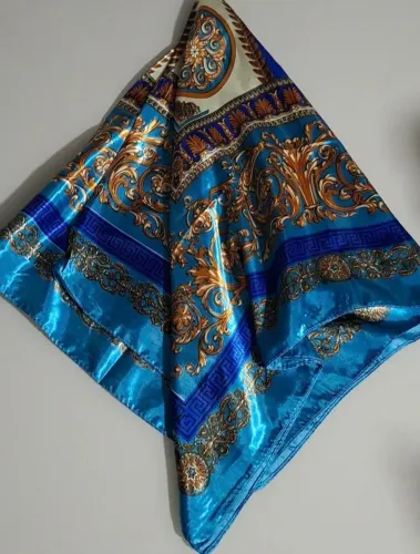 Lenço azul estampado cetim 