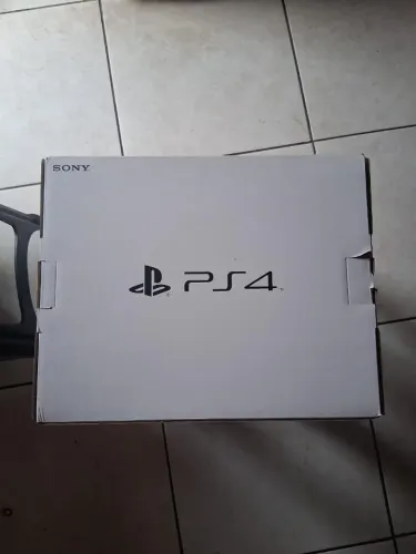 PlayStation 4 1 tera com um controle e um jogo único dono