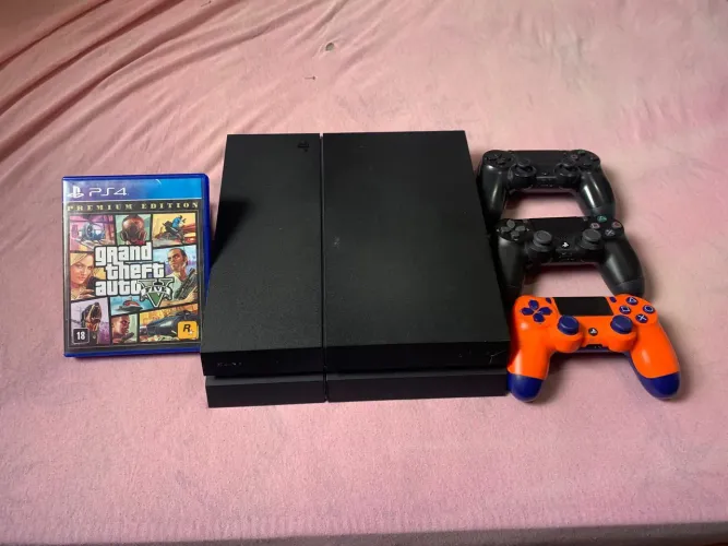 VENDO PLAYSTATION 4 FAT TRÊS CONTROLES, GTA5!
